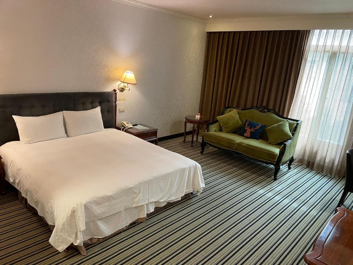Chia Shih Pao Hotel Taibao Exterior photo
