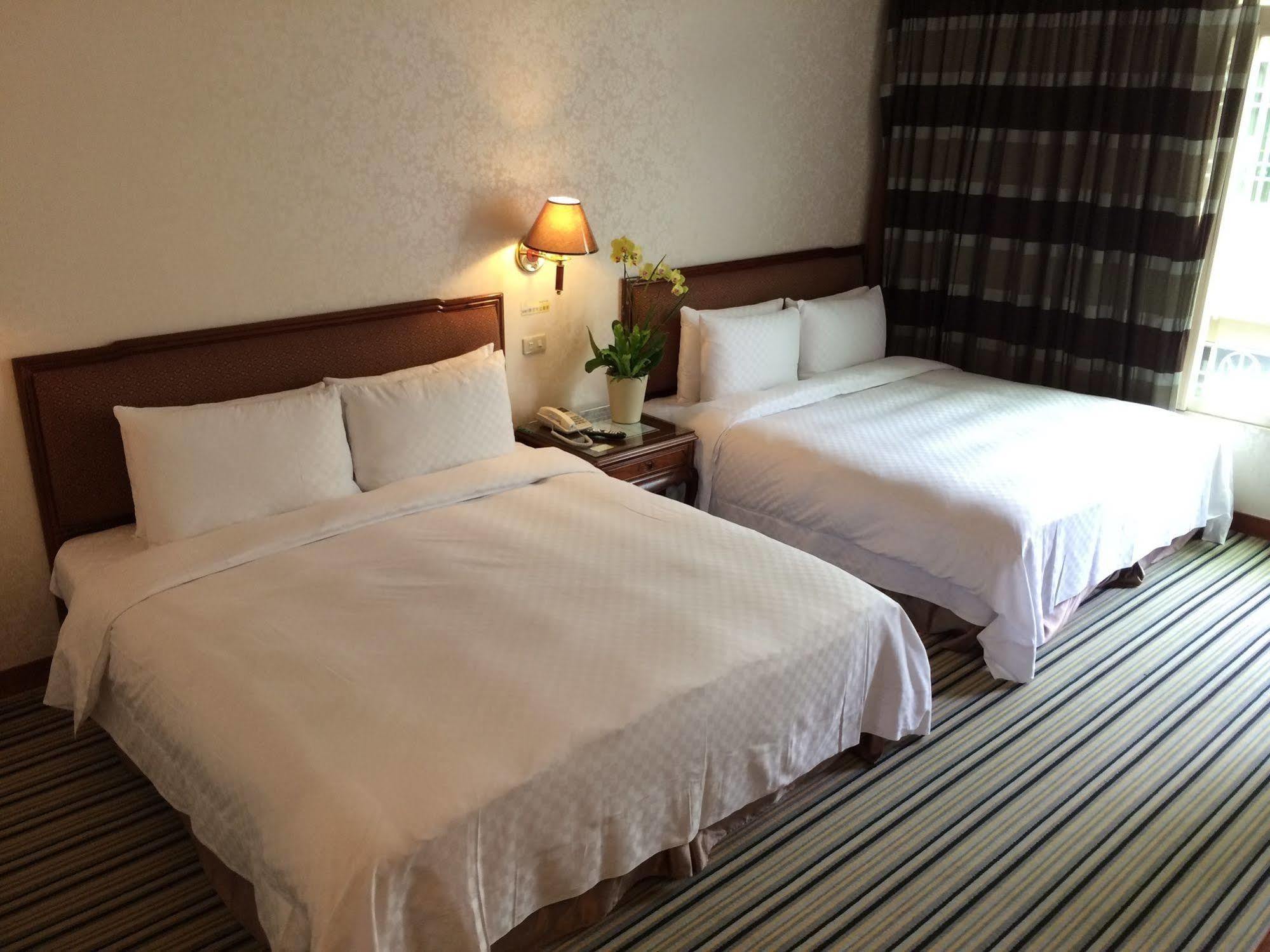 Chia Shih Pao Hotel Taibao Exterior photo